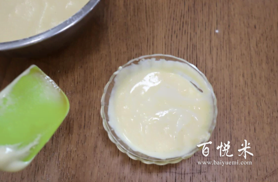 2個雞蛋就能烤出12個無油酸奶杯子蛋糕,口感柔軟